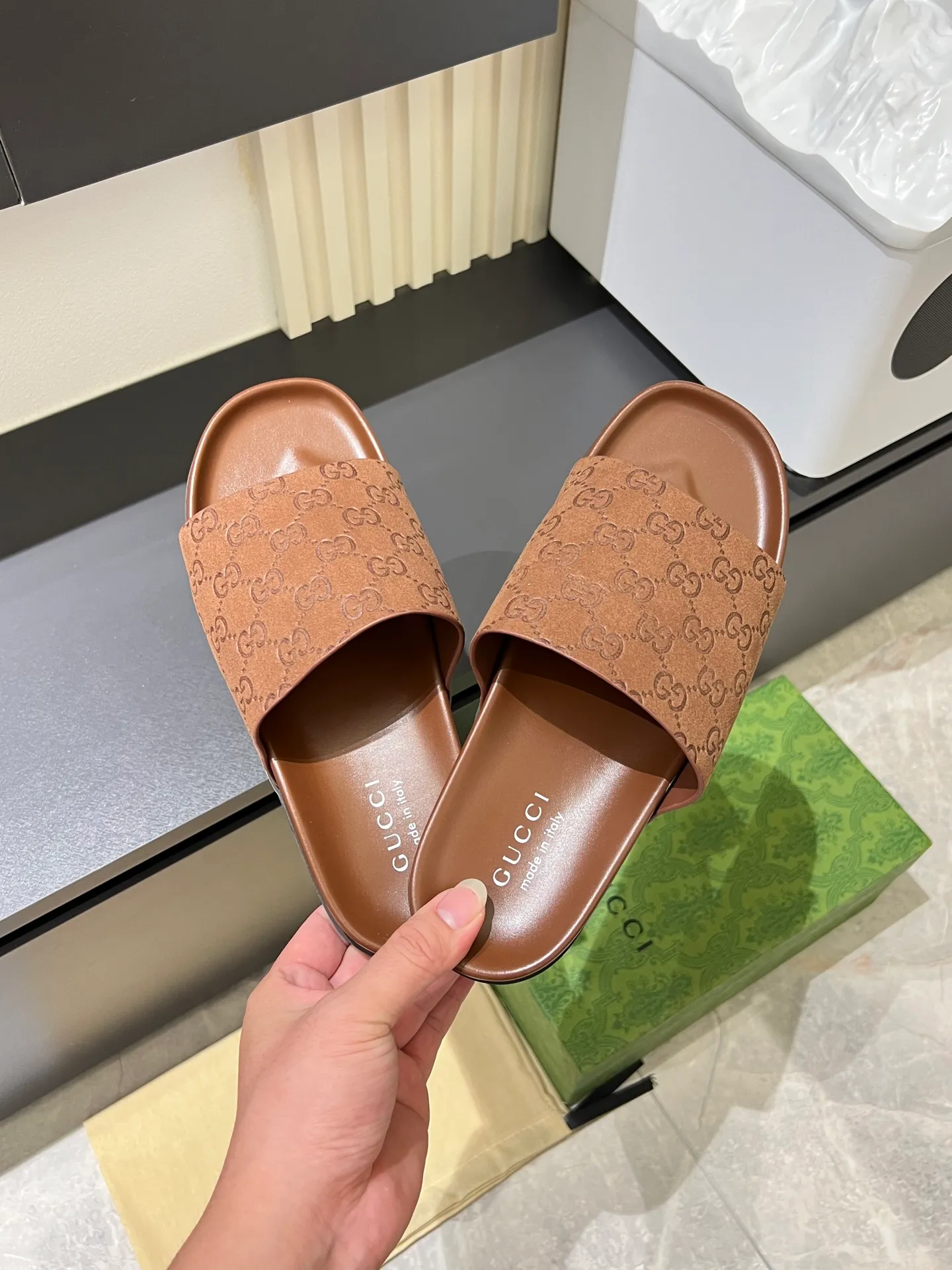 Men's Men's Shoes 💰p320 "GUCC＊" These slippers are made of GG polyester and feature a Gucci label on the front, adding a bold logo feel to the style. "Gucci Made in Italy" stamped label Rubber sole. Size 38-44